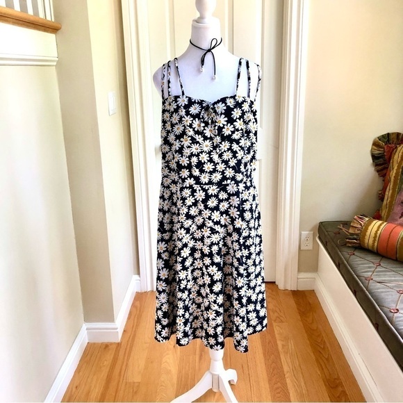 Source Unknown Dresses & Skirts - x Floral Dress Black White Yellow Daisies with Front Bow (M/L see meas)